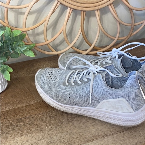 fabletics tennis shoes